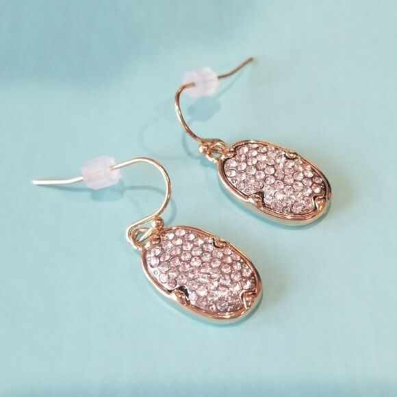 Goldtone Hanging Earring New - Picture 1 of 8